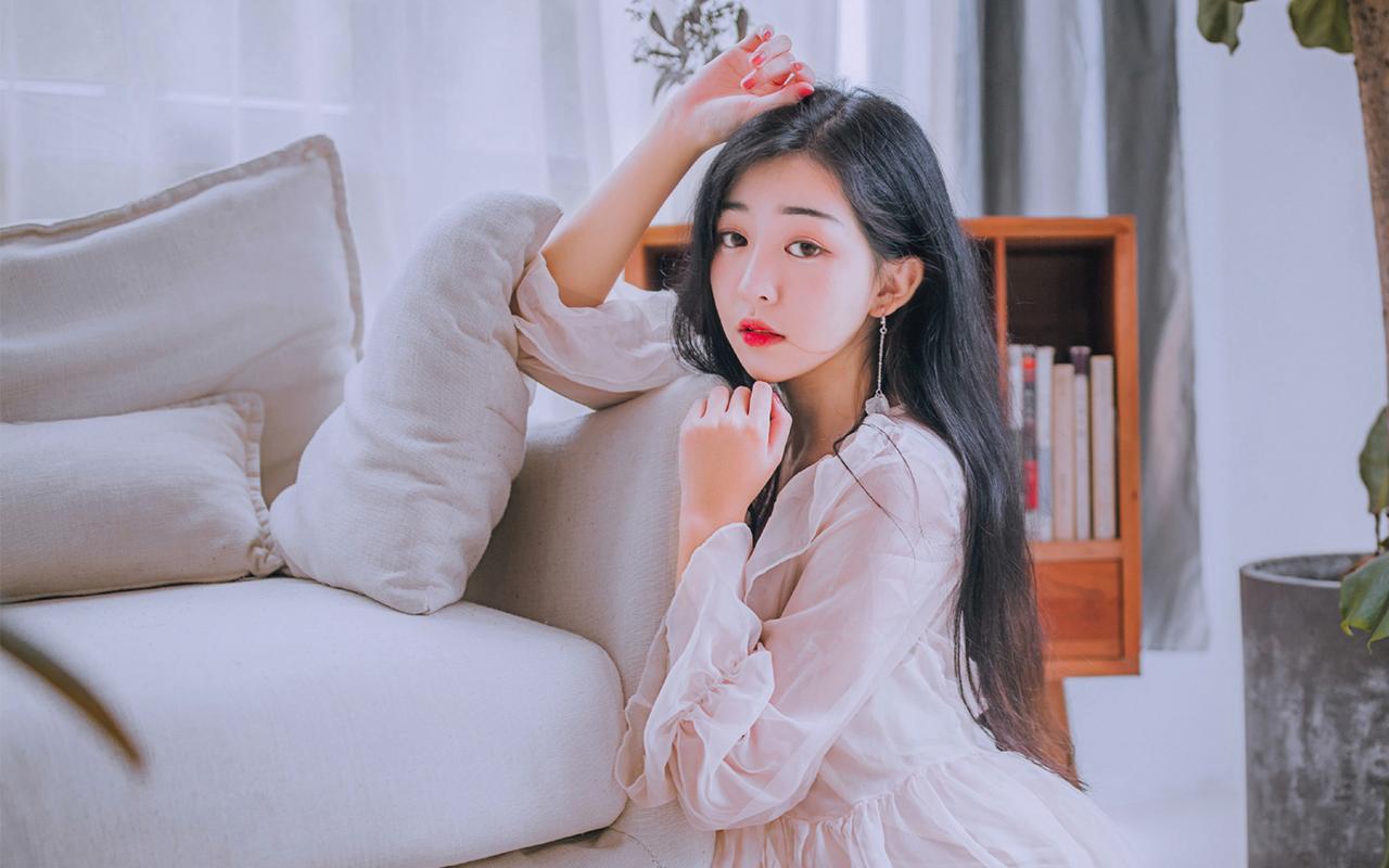 重庆高温天气持续 大熊猫洗冰水浴防暑降温